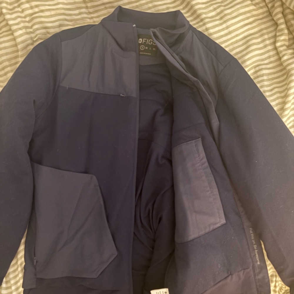 Figs navy insulated scrub jacket small